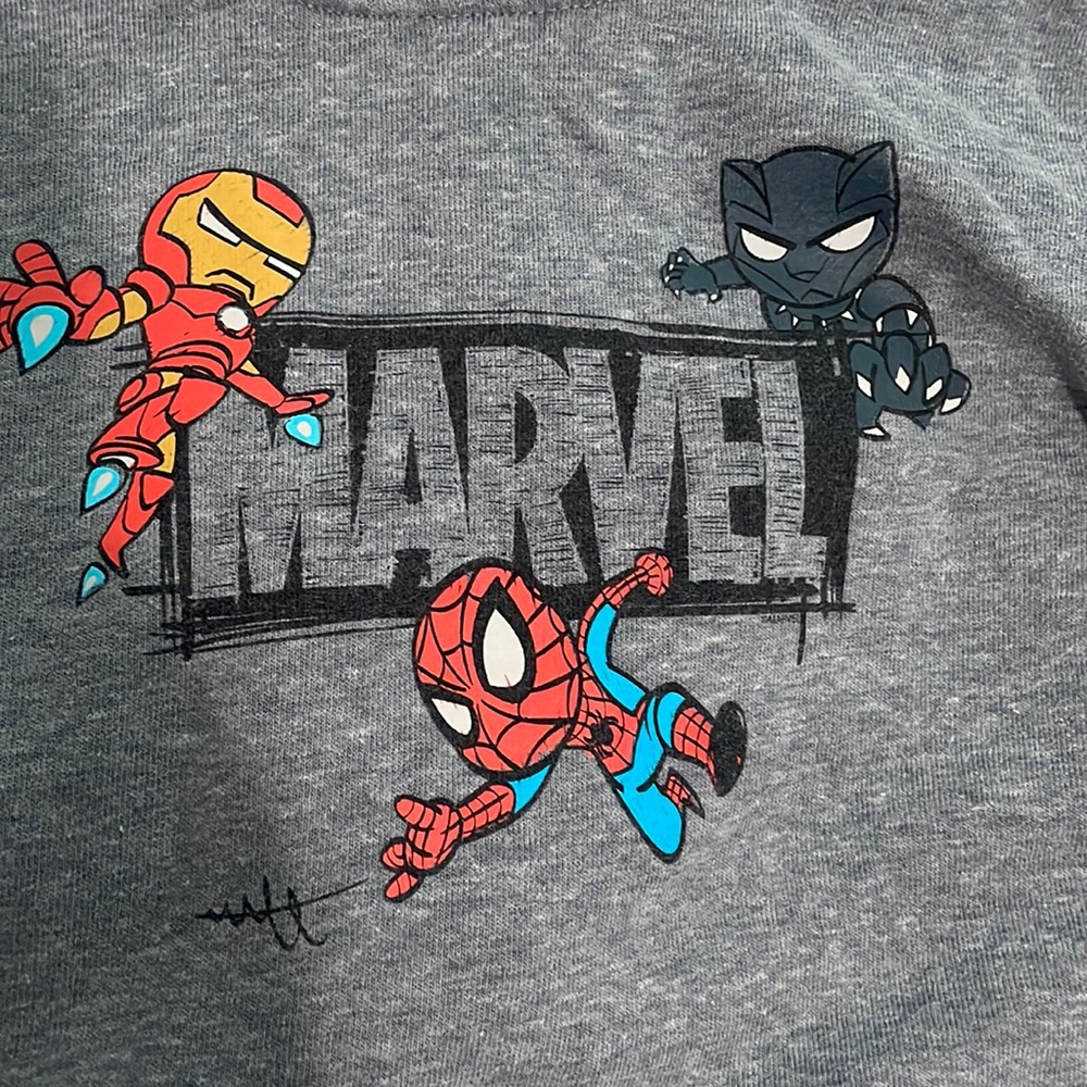 Boys Marvel thin hoodie sweater.